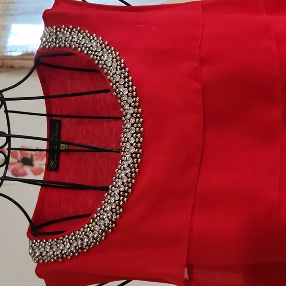 Rose & Olivia gorgeous tank top - Picture 2 of 4